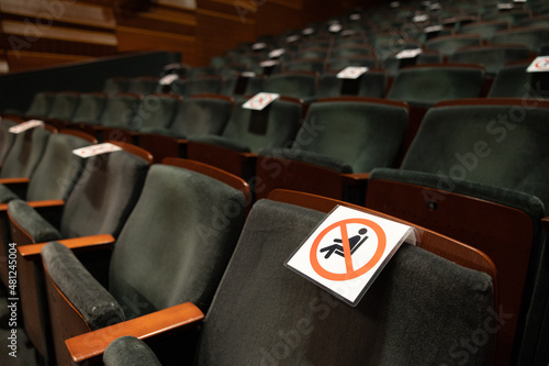 Approved seats in the theatre: Corona approved