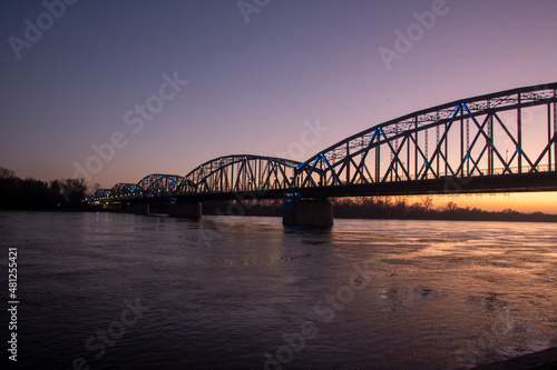 Fototapeta Naklejka Na Ścianę i Meble -  Krajobraz most drogowy Toruń
