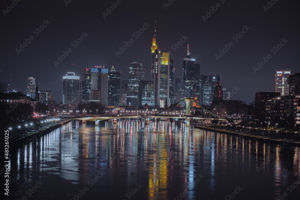 Frankfurter Skyline bei Nacht