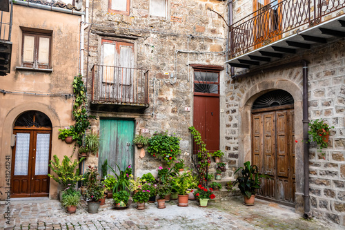 Fototapeta Naklejka Na Ścianę i Meble -  Rural houses and narrow streets in the medieval village Geraci Siculo, Italy