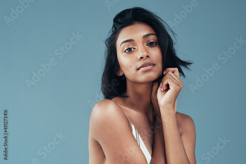 Fotografie Her beauty makes it hard not to stare