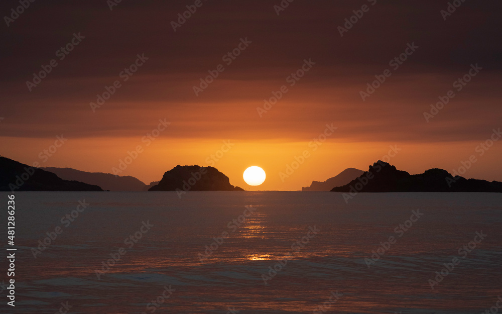 New Zealand landscape of sunrise over the ocean