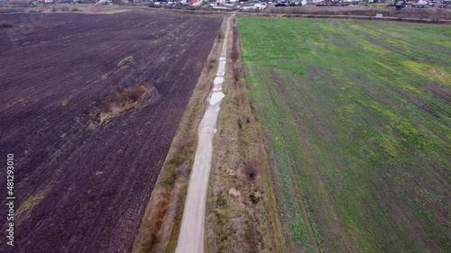 Wallpaper Mural проселочная дорога среди полей Torontodigital.ca