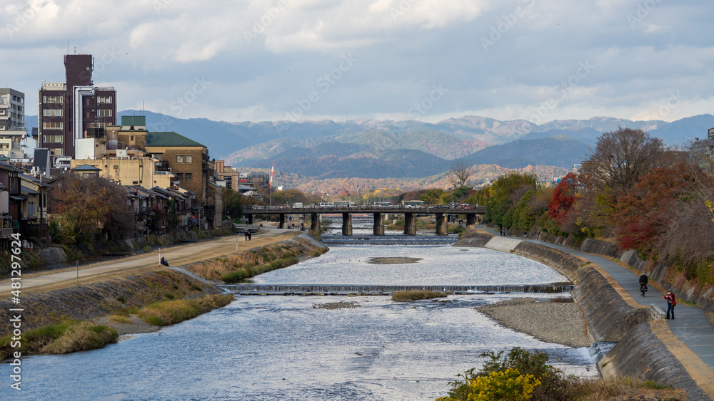 Fototapeta premium 祇園四条 鴨川 風景
