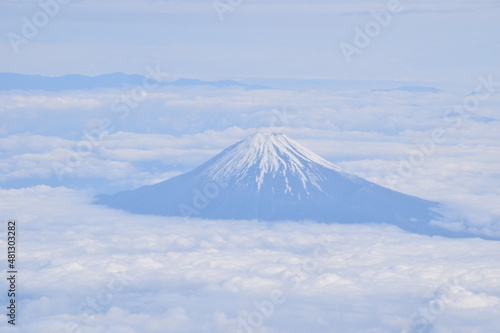 富士山と雲海 © Akio Mukunoki