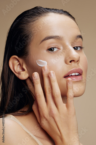 Tableau sur toile portrait woman skin care by using white mask on the face close-up make-up