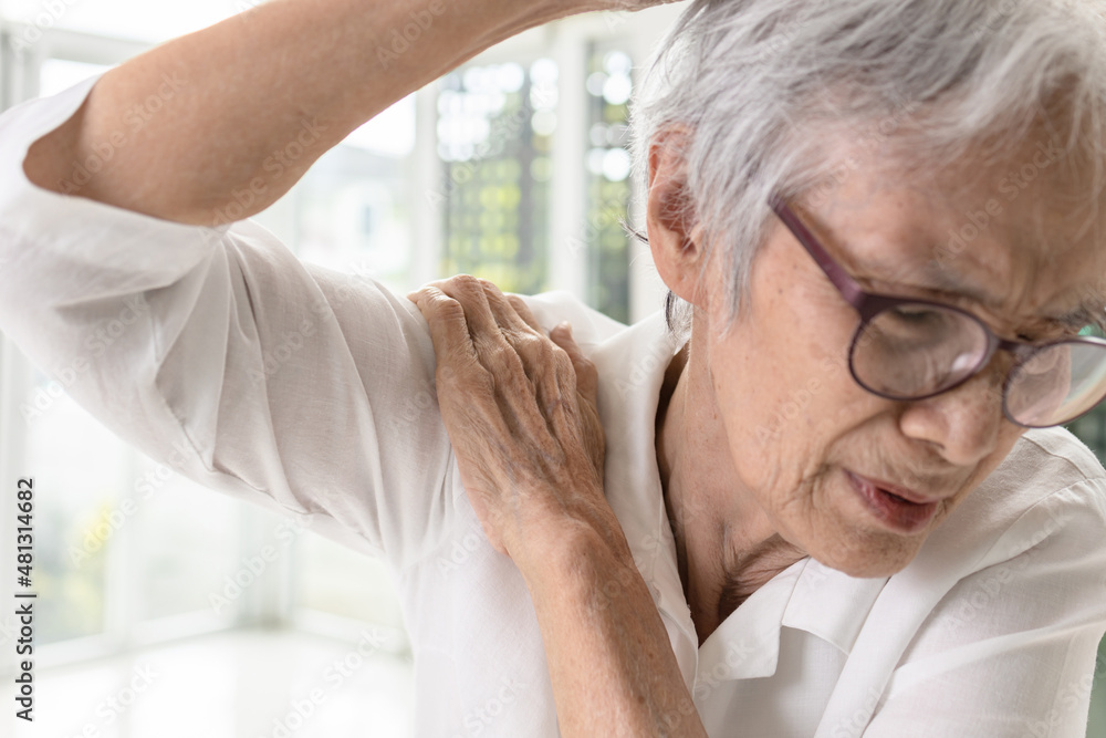 Asian old elderly woman with shoulder bone pain,stiffness and painful when raising her upper arm,suffers difficulty in lifting or stretching the arm from a frozen shoulder,inflammation of the shoulder Asian old elderly woman with shoulder bone pain,stiffness and painful when raising her upper arm,suffers difficulty in lifting or stretching the arm from a frozen shoulder,inflammation of the shoulder