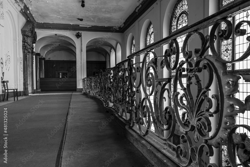 Der Zahn der Zeit Stock Photo Adobe Stock