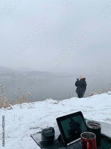 대성리 북한강 눈오는 날 겨울 차박 캠핑 / Daesung-ri Bukhangang River Winter Car camping on a snowy day photo