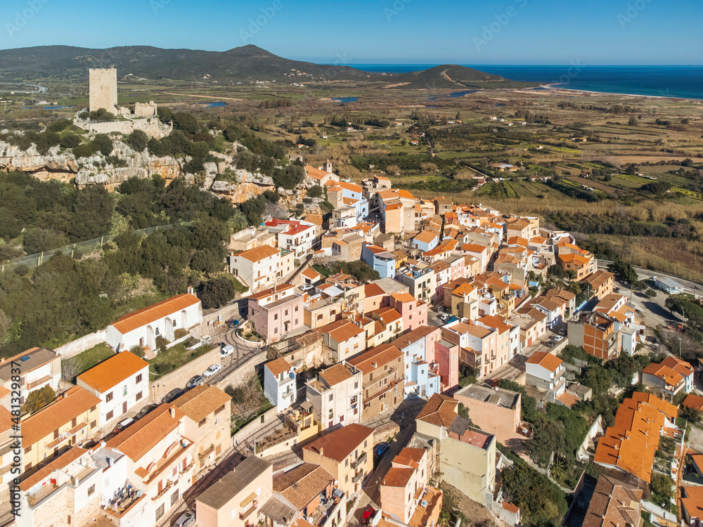 Sardegna - il centro storico di Posada e il Castello della Fava 