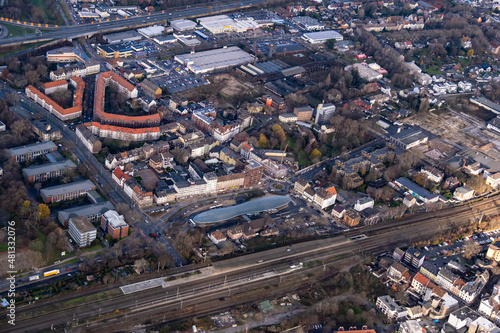 Bahnhof der Stadt Herne mit Busbahnhof vor dem Bahnhofsgebäude. NRW, Deutschland