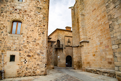 Fototapeta Naklejka Na Ścianę i Meble -  Edificios emblemáticos, callejuelas y rincones de la ciudad de Cáceres