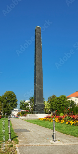 bronze obelisk in honor of King Ludwig I at Karolinenplatz