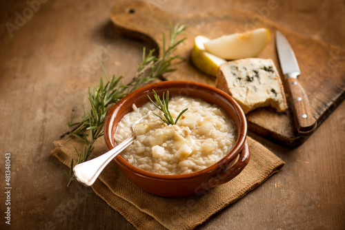Tableau sur toile risotto with gogonzola and pears traditiona italian recipe