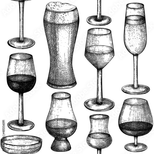 Alcoholic beverages seamless pattern. Hand-sketched alcoholic drinks glasses background. Popular alcohol drinks backdrop for bar or restaurant menu isolated on white background. Vintage bar design.