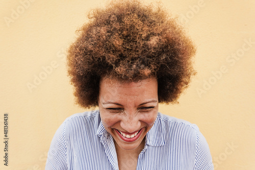 Photography Portrait of happy senior african woman looking at camera - Woman day concept - F