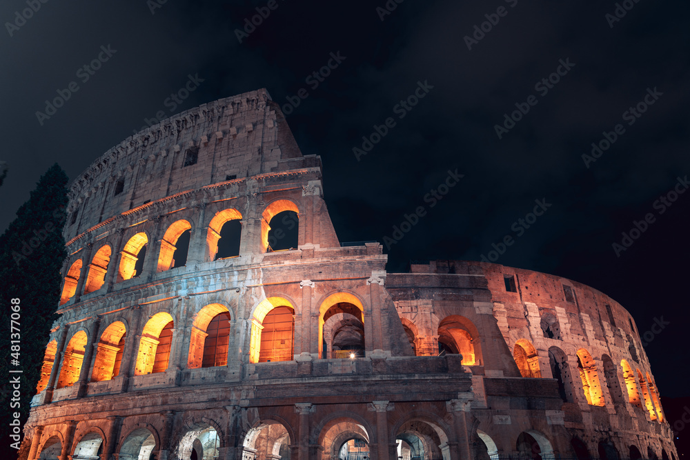 The ancient colosseum in the capital of Italy; Rome.
This shot was taken around midnight.