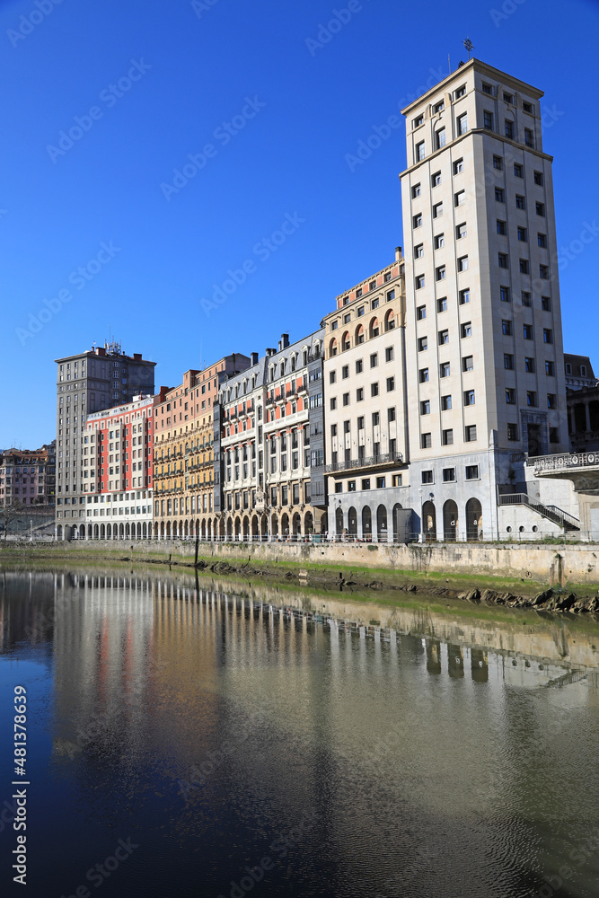 bilbao bilbo ria estacion ferrocarril país vasco 4M0A0339-as22