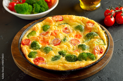 Frittata with broccoli and tomatoes