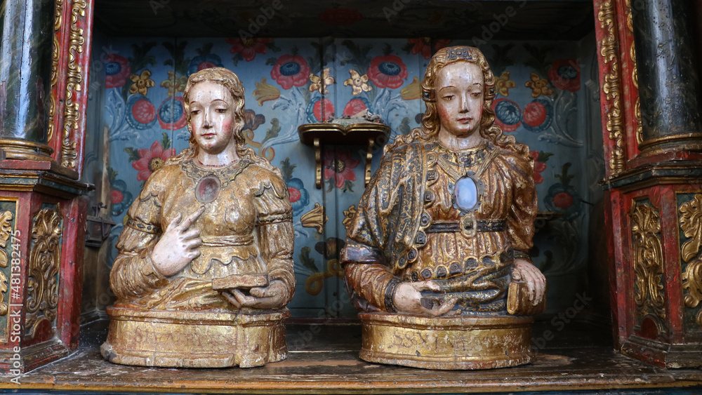 Obraz premium Reliquias en la Catedral del Santo Nombre de Jesús, Iglesia de San Juan Bautista, Braganza, Portugal