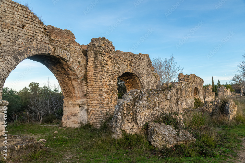 Aqueduc Romain de Barbegal. Fontvieille, Provence-Alpes-Cote d'Azur, France