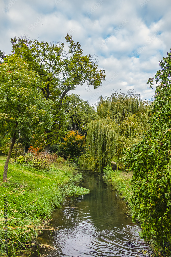Autumn in Bois de Boulonge park. Bois de Boulogne ( Autumn in Bois de Boulonge park. Bois de Boulogne (