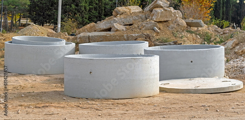 Reinforced concrete ring for the well and sewer