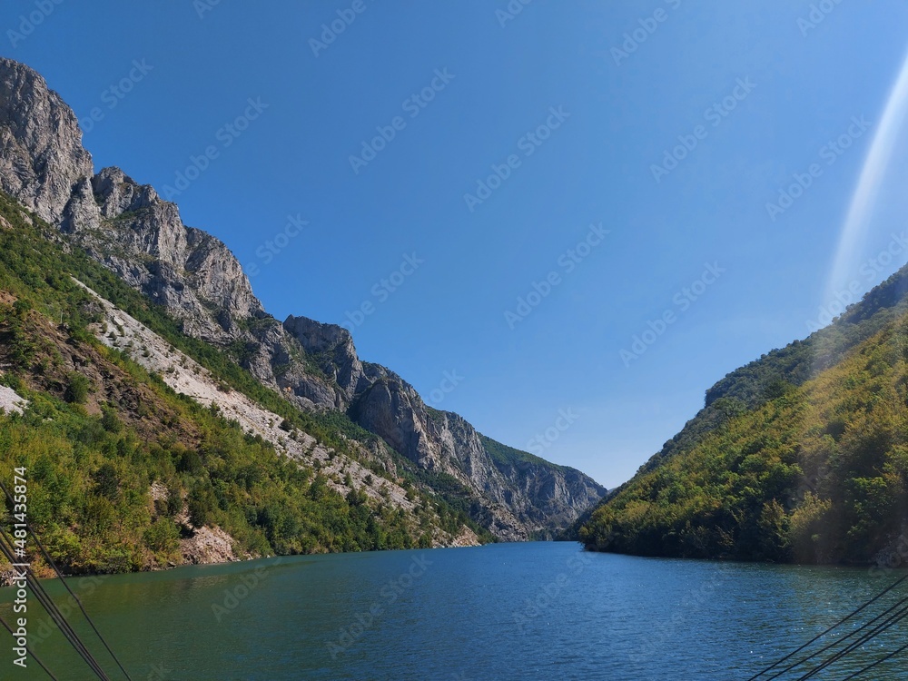 Komani Lake Albanien
Koman-Stausee