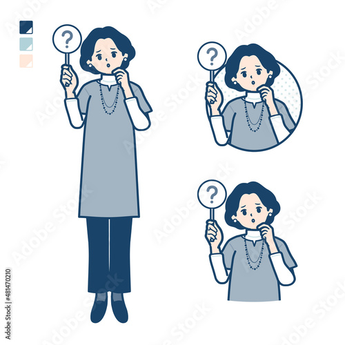 チュニック中年女性がクエスチョン印パネルを出すイラスト