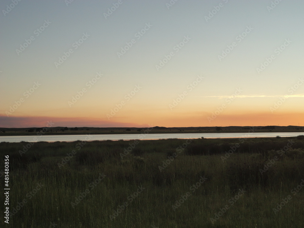 Hermoso atardecer en el campo Argentino. La Pampa Argentina Hermoso atardecer en el campo Argentino. La Pampa Argentina