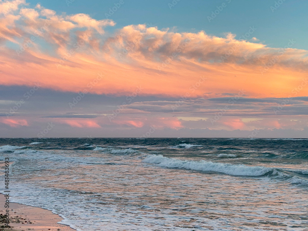 Obraz premium Sea in winter and clouds