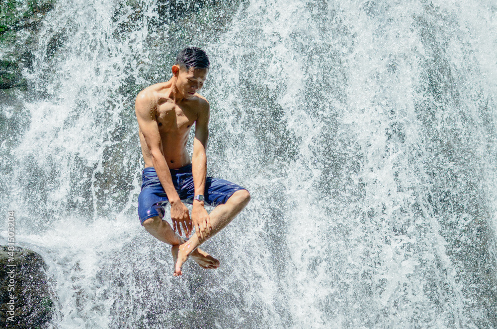 travel to play in the waterfall. travel to play in the waterfall.