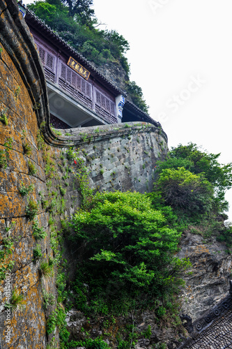 Ancient Chinese Architecture: Close-up of Temple Architecture in Wudang Mountain © 欣谏