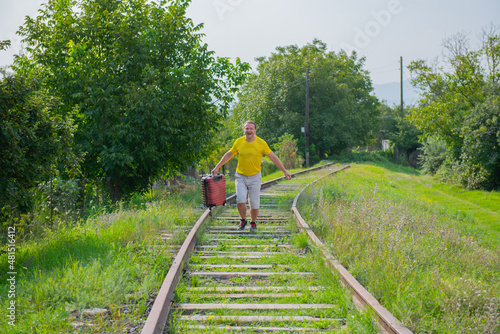 the passenger runs along the sleepers behind the train