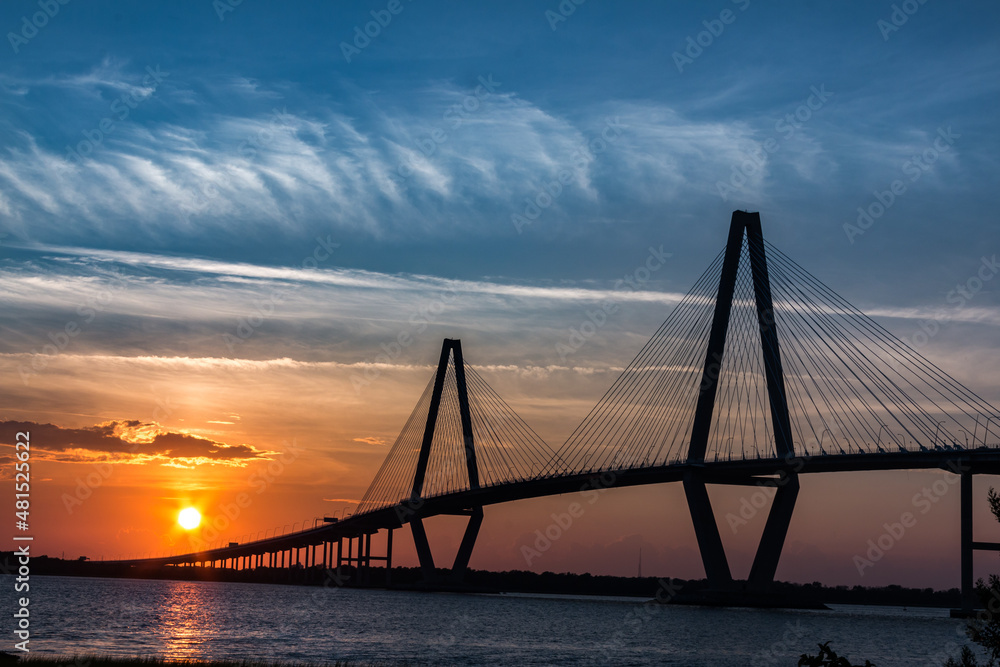 Obraz premium bridge at sunset