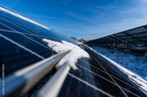 Obraz na płótnie photovoltaics in winter - snow and its operation, snow removal w salonie