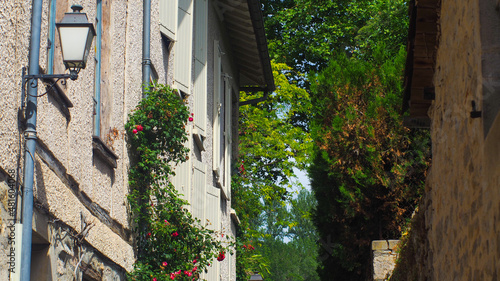 Rues de la ville de Saint-Antonin-Noble-Val  en p  riode estivale  dans le Tarn-et-Garonne