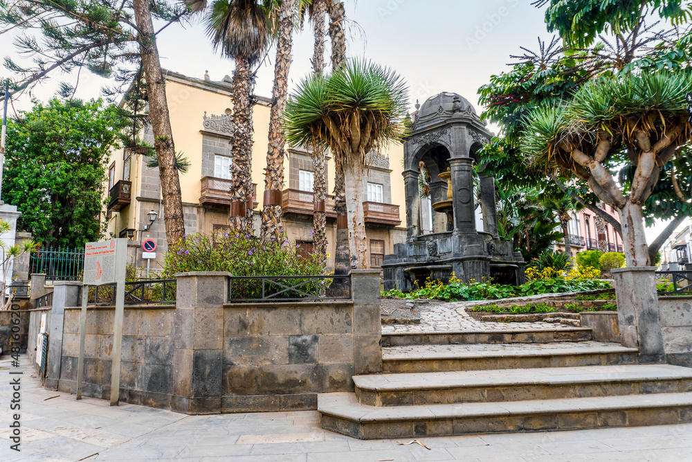 Fototapeta premium Historic Holy spirit square and hermitage in the downtown of Vegueta, Las Palmas de Gran Canaria, Spain