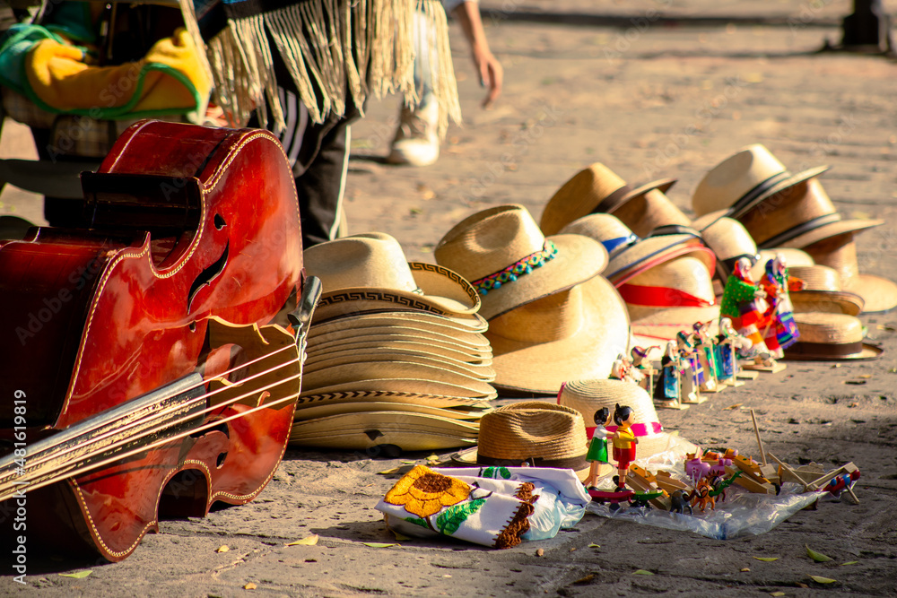 Baile o danza de los viejitos, en el jardin del morelia, michoacan