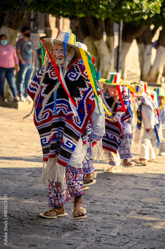 Baile o danza de los viejitos, en el jardin del morelia, michoacan © JP STUDIO