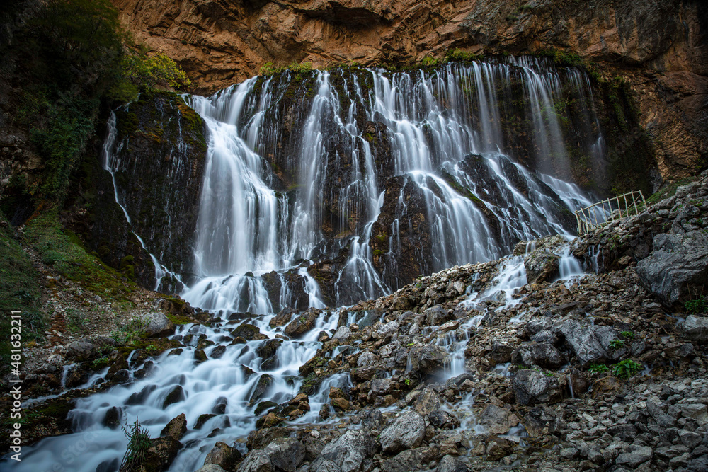 Fototapeta premium Kapuzbasi waterfall is the second highest waterfall in the world and it is the most beautiful nature place hiding in Anatolia, which is rarely hidden.
