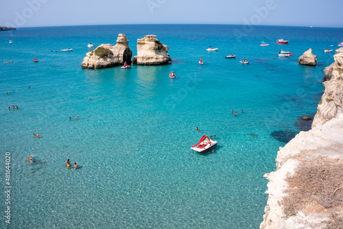 Fototapeta Naklejka Na Ścianę i Meble -  Beautiful sea coast in Italy with sea stacks in clear water