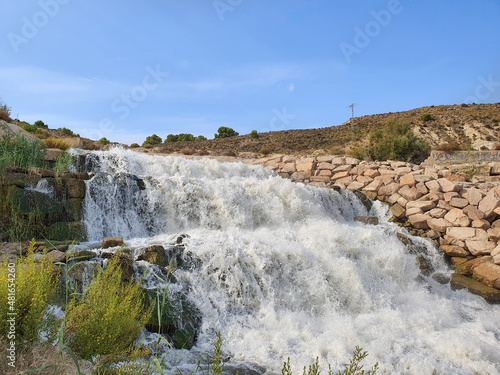 Vega Baja del Segura - Embalse de la Pedrera un lago azul turquesa. 