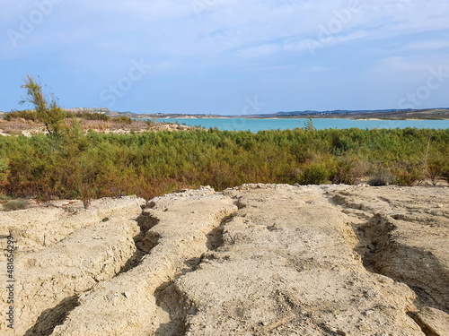 Vega Baja del Segura - Embalse de la Pedrera un lago azul turquesa. 