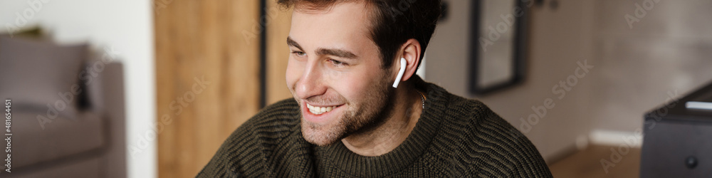 Obraz premium Mid aged man working on laptop computer from home