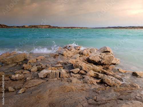 Vega Baja del Segura - Embalse de la Pedrera un lago azul turquesa. 