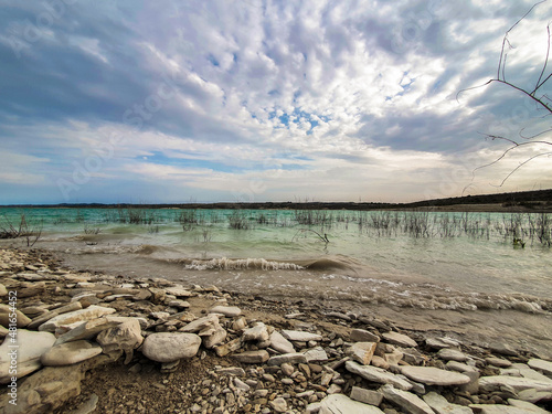 Vega Baja del Segura - Embalse de la Pedrera un lago azul turquesa. 