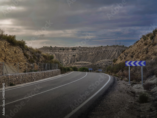 Vega Baja del Segura - Embalse de la Pedrera un lago azul turquesa. 