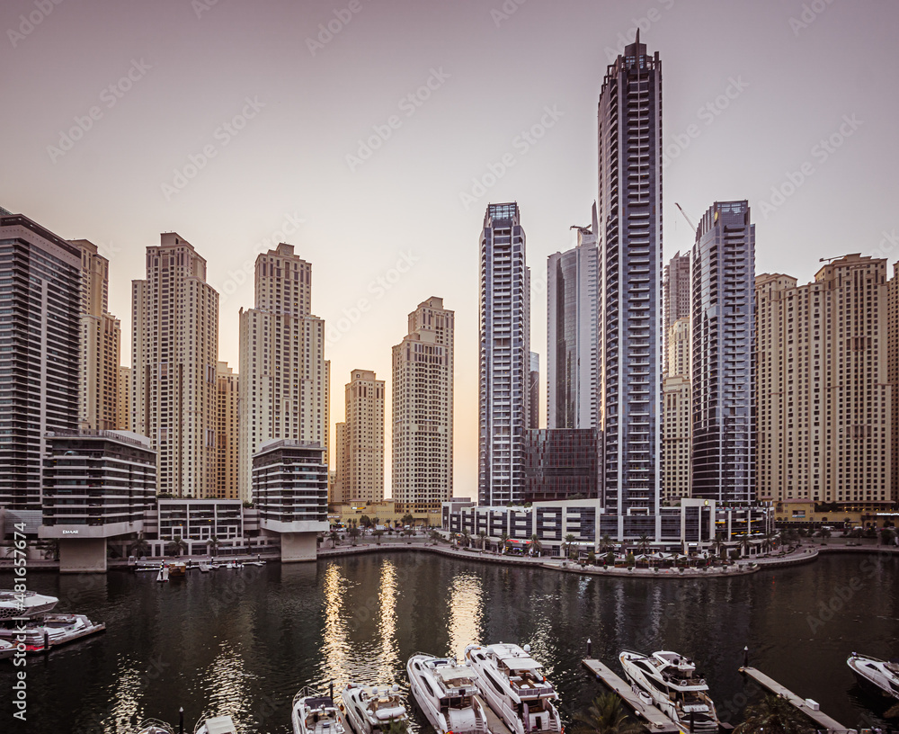 Obraz premium Dubai Marina dusk 