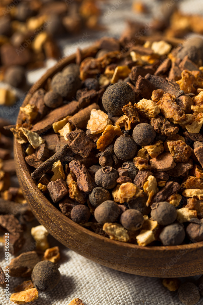 Obraz premium Raw Dry Organic Mulling Spices